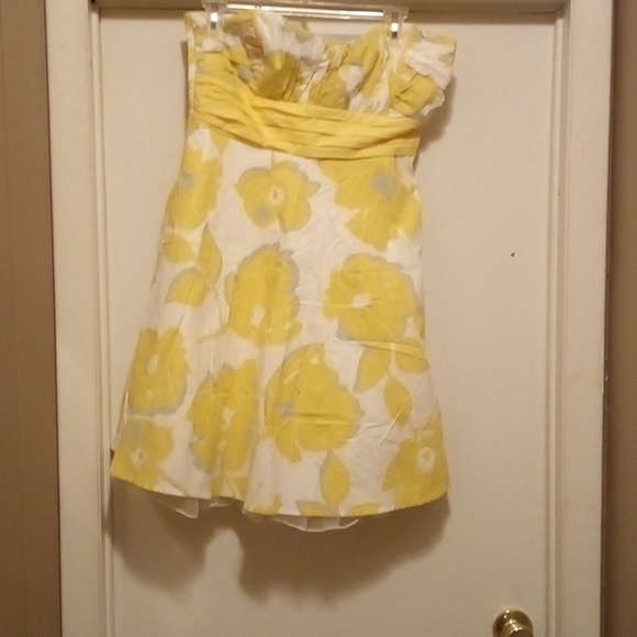 City Triangles Dresses & Skirts - Cute City Triangles Strapless Floral Yellow/White Party Dress - Size 13